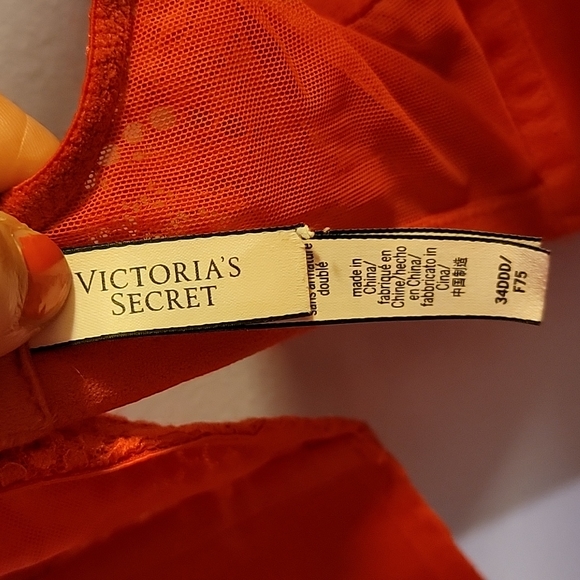 Victoria Secret Bra - Picture 2 of 3